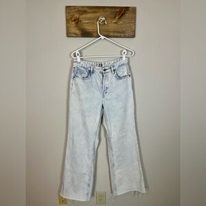 We The Free size 28 jeans. Great wash, wide leg, super cute! Slightly distressed